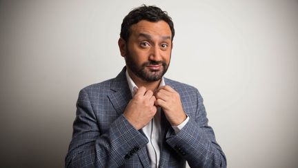 Cyril Hanouna, photographié le 13 octobre 2014, dans les locaux de la chaîne D8, à Boulogne-Billancourt (Hauts-de-Seine).&nbsp; (MAXPPP)