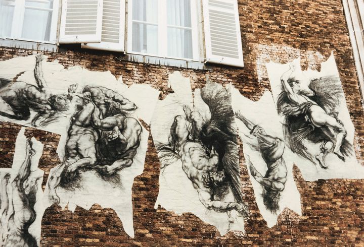 Photographie du "collage" sur la façade de la maison de Rubens, à Anvers, en 1982. (ERNEST PIGNON-ERNEST)