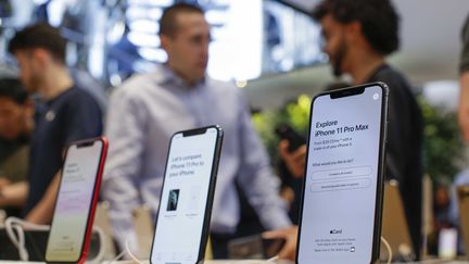 Un Apple Store à New York (USA). Photo d'illustration. (KENA BETANCUR / AFP)