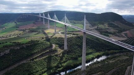 Patrimoine : l'histoire du viaduc est à Millau, une nécessité devenue un symbole (FRANCE 3)