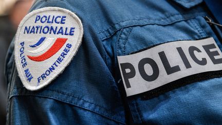 Un insigne de la police française. (BERTRAND GUAY / AFP)