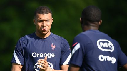 Kylian Mbappé à l'entraînement avec l'équipe de France à Clairefontaine le 11 juin 2021. (FRANCK FIFE / AFP)