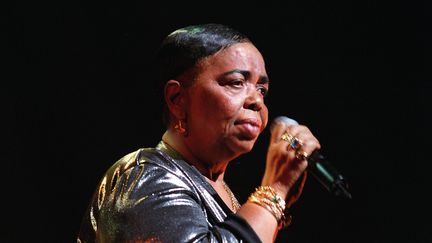 Cesária Évora sur scène à L'Olympia, le 7 juillet 1999. (LEROUX PHILIPPE / SIPA)