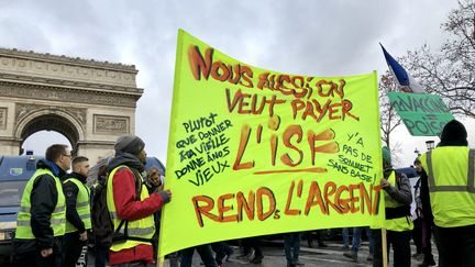 L'acte 4 de la mobilisation des "gilets jaunes" le 8 décembre 2018 sur les Champs-Élysées à Paris. (MATTHIEU MONDOLONI / RADIOFRANCE)