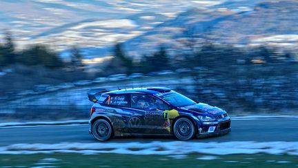  (Sébastien Ogier, au volant de la Volkswagen, sur les routes du rallye de Monte Carlo  © ACM / Jo LILLINI)