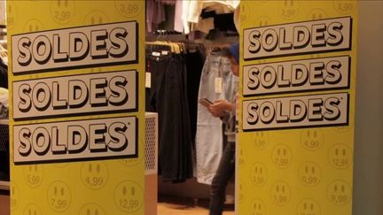 Commerces : nombre de clients limités, même pendant les soldes&nbsp; (France 3)