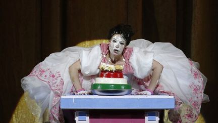 Christine Buffle sur la scène du Théâtre du Chatelet pour la pièce "Kiss me Kate"
 (PATRICK KOVARIK / AFP)