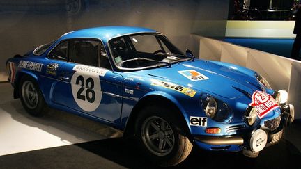 Une Alpine Renault 110 le 28 septembre 2002 &agrave; Paris. (JACQUES DEMARTHON / AFP)