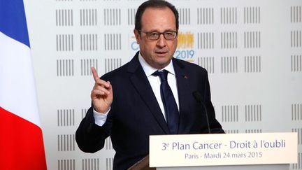 &nbsp; (François Hollande a confirmé la mise en place d'un "droit à l'oubli" au siège de la Ligue contre le cancer © Maxppp)