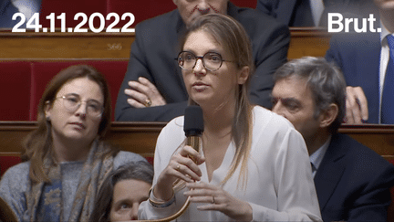 Alors que les députés allaient voter l’inscription du droit à l’IVG dans la Constitution, Aurore Bergé a pris la parole pour évoquer le parcours de sa mère, ayant avorté illégalement. Brut vous fait le point.