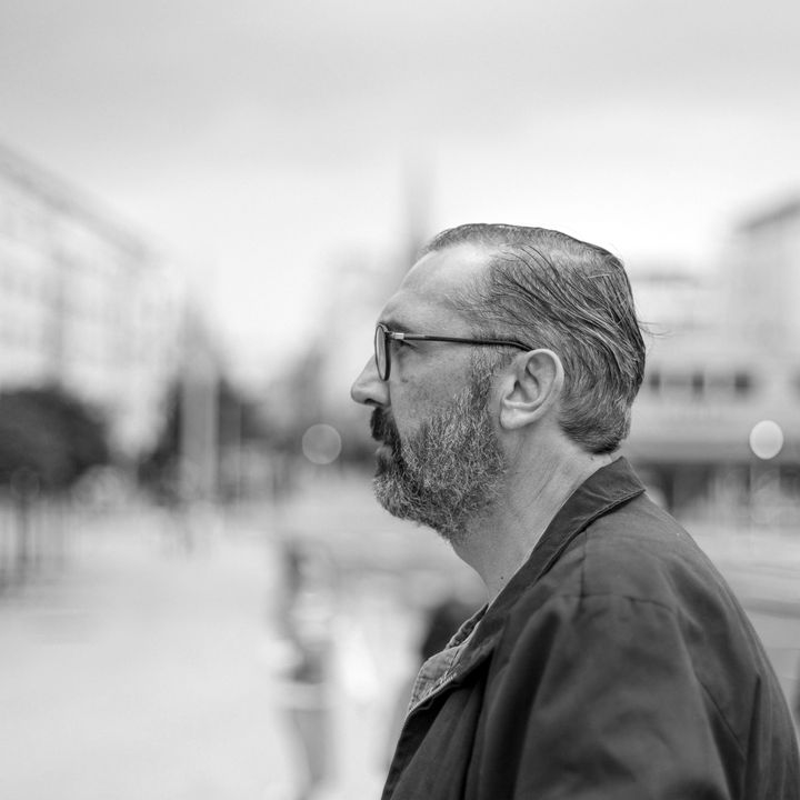 Mathieu Lejeune, policier à la brigade criminelle.&nbsp;Il est ici photographié par David Fritz-Goeppinger, qui était l'un des otages&nbsp;du Bataclan, le 13 novembre 2015. (DAVID FRITZ-GOEPPINGER POUR FRANCEINFO)