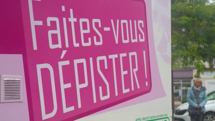 Le 2 octobre marque le début d'un mois de mobilisation pour la lutte contre le cancer du sein, connu sous le nom d'octobre rose. Cette maladie touche plus de 60 000 femmes et provoque environ 12 000 décès par an. La prévention est cruciale, mais seulement 48 % des femmes concernées font une mammographie tous les deux ans.