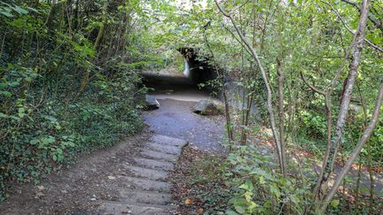 A Villefontaine (Isère), a proximité du lieu où le corps de Victorine Dartois a été découvert, le 28 septembre 2020. (MAXPPP)