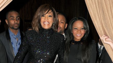 Bobbi kristina Brown et sa mère, Whitney Houston au pre-grammy gala, à Beverly Hills, le 12 février 2011.
 (JASON MERRITT / GETTY IMAGES NORTH AMERICA / AFP)