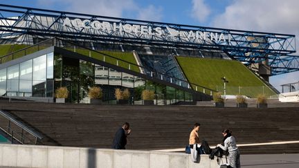 Les abords de l'AccordHotels Arena, à Paris, le 14 juin 2019. (JOEL SAGET / AFP)