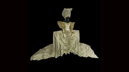 Costume pour La Reine d'après Tomio Mohri, Le Lac des cygnes, Palais Garnier, 1992. Coll. CNCS/ONP.
 (CNCS / Photo Pascal François.)