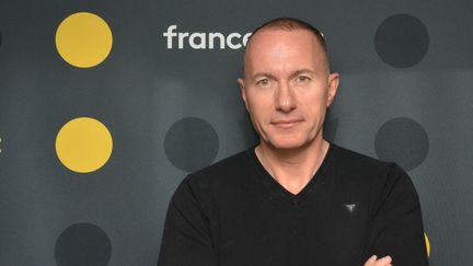 Pascal Soetens, animateur de&nbsp;"Pascal le Grand Frère" sur C8. (JEAN-CHRISTOPHE BOURDILLAT / RADIO FRANCE)