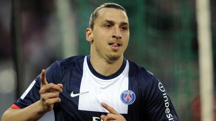 Zlatan Ibrahimovic, l'attaquant su&eacute;dois du PSG, le 18 mai 2013 lors du match contre Brest, au Parc des Princes, &agrave; Paris. (FRED DUFOUR / AFP)