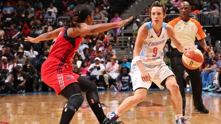 Céline Dumerc avec Atlanta en WNBA (KEVIN LILES / NBAE / GETTY IMAGES)