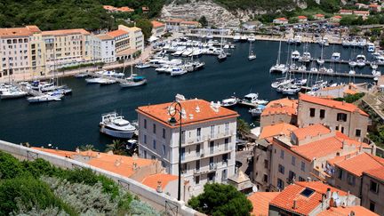 La marina de Bonifacio (Corse-du-Sud). La Corse est la r&eacute;gion qui comporte le plus de r&eacute;sidences secondaires en France (35% des logements). (  MAXPPP)