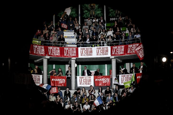 La salle de l'Astroballe de Villeurbanne (Rhône), pendant le meeting de Benoît Hamon, le 11 avril 2017. (JEFF PACHOUD / AFP)