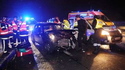 Un accident de la route &agrave; Lille (Nord), le 11 mars 2013.&nbsp; (DENIS CHARLET / AFP)