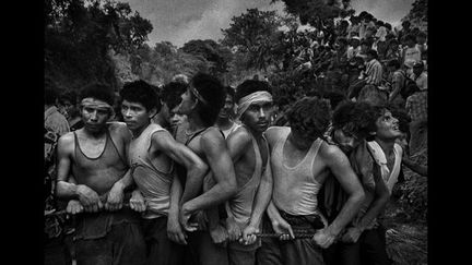 Aqui, junto al agua. Nicaragua. Guardianes de Santo Domingo, Managua 1991
 (Rafael Trobat)