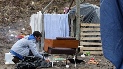 &nbsp; (Une bagarre entre migrants a éclaté à Calais, près de la nouvelle aire d'accueil © MaxPPP)