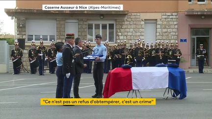 Le ministre de l'Intérieur démissionnaire, Gérald Darmanin, participe à une cérémonie d'hommage national à l'adjudant-chef Eric Comyn, à Nice (Alpes-Maritimes), le 2 septembre 2024. (FRANCEINFO)