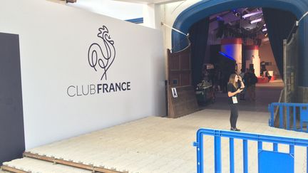 L'entrée dans la salle de réception du Club France, à Rio de Janeiro