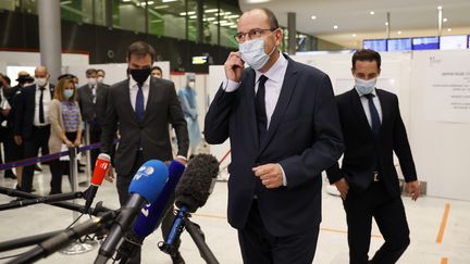 Le Premier ministre Jean Castex en déplacement à l'aéroport&nbsp;Roissy-Charles de Gaulle, le 24 juillet 2020. (THOMAS SAMSON / AFP)