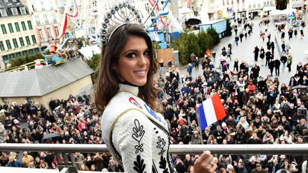 Miss France 2016,&nbsp;Iris Mittenaere, lors de son arrivée à Lille (Nord), le 23 décembre 2015. (MAXPPP)