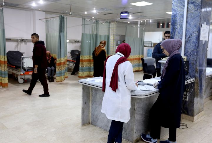 A l'hôpital&nbsp;Al-Khadra à Tripoli, capitale de la Libye, le 8 janvier 2020. Le système de santé libyen est très désorganisé en raison de la guerre qui sévit dans le pays. (MAHMUD TURKIA / AFP)