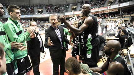 Pierre Vincent (Asvel) donne ses consignes au temps mort (PHILIPPON JOEL / MAXPPP)