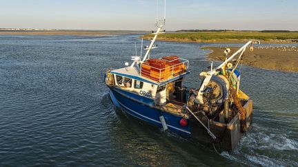 Un bateau de pêche à Le Hourdel, dans la baie de Somme (Somme), en août 2022.&nbsp; (BOUILLAND STEPHANE / HEMIS.FR / HEMIS.FR / AFP)