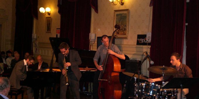 Le saxophoniste Émile Parisien et ses complices Julien Touéry (piano), Yvan Gélugne (contrebasse) et Sylvain Darrifourcq (batterie), au Foyer du Théâtre du Châtelet
 (Annie Yanbékian)