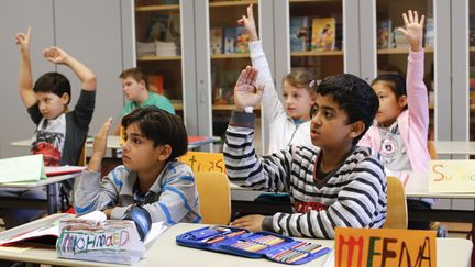 Une classe d'accueil d'enfants issus de familles de r&eacute;fugi&eacute;s en Allemagne le 11 septembre 2015. (FABRIZIO BENSCH / REUTERS)