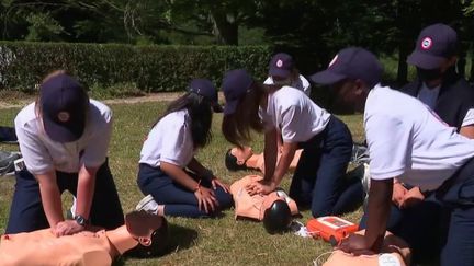 Sensibilisation aux algues vertes, baignade matinale et service national universel dans le Nord…&nbsp;L’actualité du vendredi 8 juillet en France (France 2)