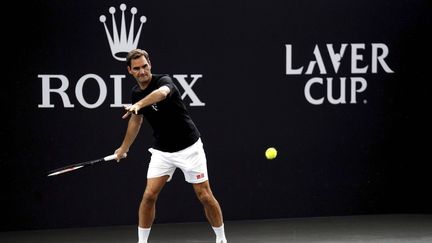 Roger Federer lors d'une séance d'entraînement avant le début de la Laver Cup, à l'O2 Arena de Londres, mercredi 21 septembre 2022. (JAMES MANNING / SIPA)