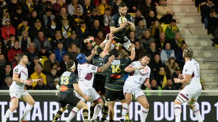 Romain Sazy et les Rochelais ont fait mal à l'UBB (XAVIER LEOTY / AFP)