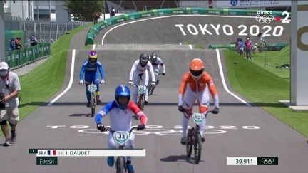 Nous aurons donc trois Français en demies des JO en BMX. Joris Daudet remporte une nouvelle fois son épreuve et rejoint Romain Mahieu et Sylvain André.