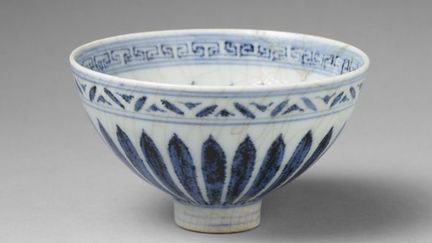 Bol, lianzi, Porcelaine, Chine Jingdezhen, époque Yongle (1403-1421)
 (RMN-Grand Palais (musée Guimet, Paris / Thierry Ollivier)