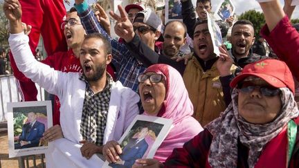 Des Marocains manifestent à Salé le 13 mars 2017 lors du procès des prisonniers saharouis. Ils demandent leur condamnation par la justice marocaine. (Photo AFP/Fadel Senna)