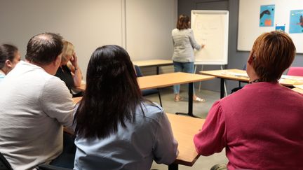 A parental responsibility course organized by the"association "The Safeguarding of the North". (MATHILDE LEMAIRE / RADIO FRANCE)