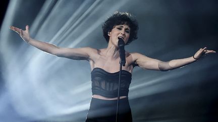 La chanteuse Barbara Pravi lors de la finale de la 65e edition du concours de l'Eurovision 2021, le 22 mai 2021 à Rotterdam (KENZO TRIBOUILLARD / AFP)