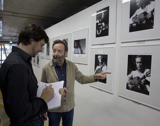 René Robert lors de l'accrochage au Carré d'art de Nîmes
 (Jean-Louis Duzert)