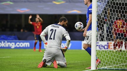 Gianluigi Donnarumma a vécu une soirée compliquée à San Siro face à l'Espagne, le 6 octobre (ISABELLA BONOTTO / ANADOLU AGENCY)