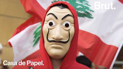 La casa de papel, le Joker, V pour Vendetta… On retrouve ces masques dans les mouvements qui secouent de nombreuses régions du monde. Et selon l'historien Thomas Snégaroff, il y a une idée derrière ces masques : la non-violence. Explications.