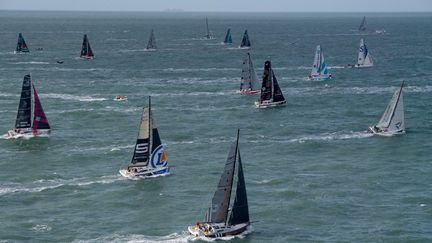 Onze jours après son départ du Havre, la flotte des Class40 est regroupée au Cap Vert. (LOIC VENANCE / AFP)