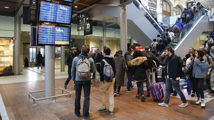 Pour le 3 avril, la direction de la SNCF table sur un TGV sur huit en circulation en moyenne, un Intercités sur huit, un TER sur cinq et un Transilien sur cinq (illustration gare Saint-Lazare à Paris).  (MAXPPP)